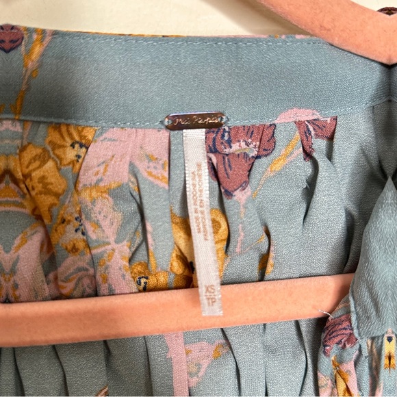 FREE PEOPLE So Fine Printed Smocked Top Sky Blue Floral {KK28} - Picture 4 of 7